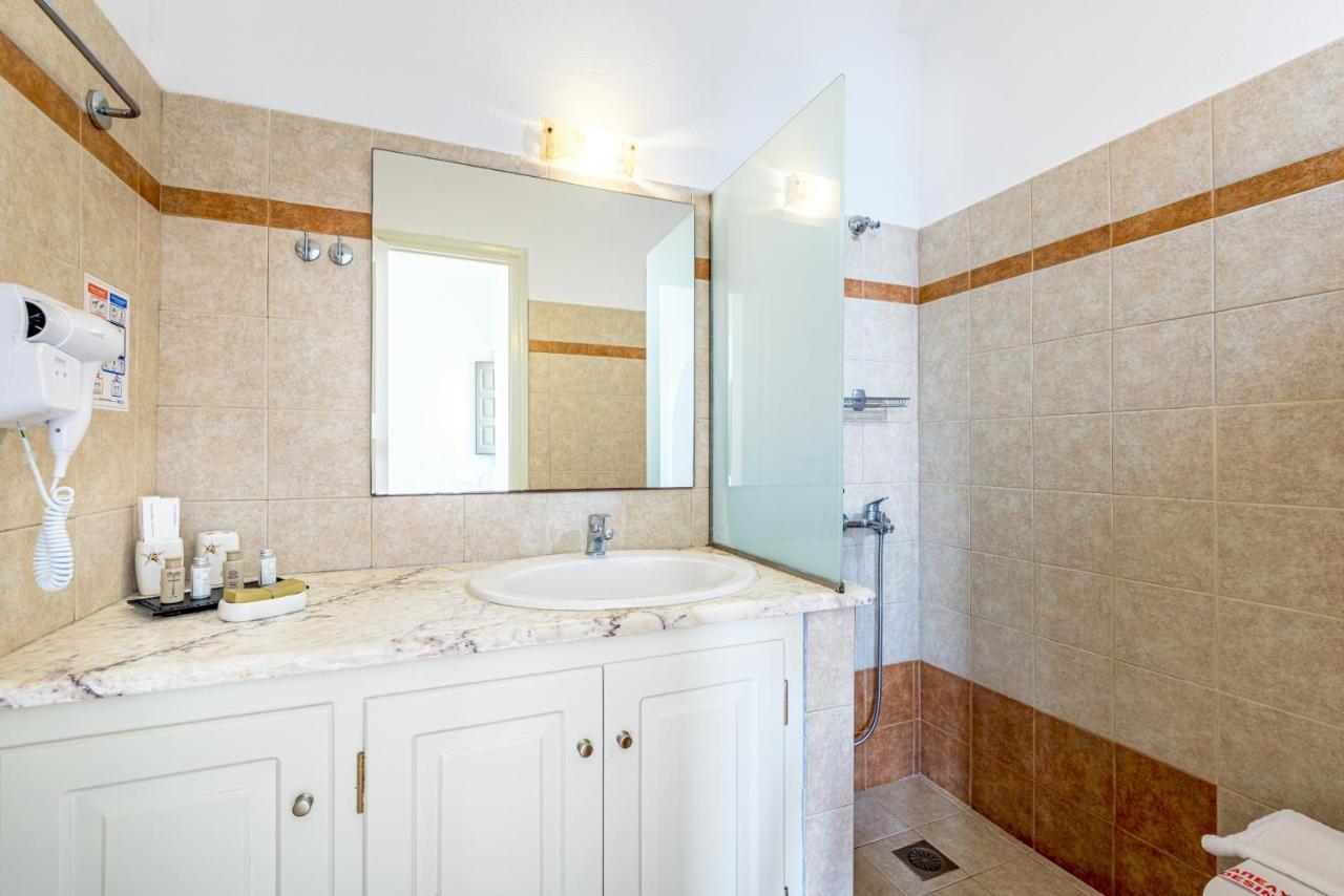 En Plo Boutique Suites Oia  Bagian luar foto